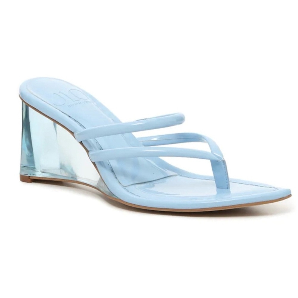 Jennifer Lopez Blue Heels with Pointed Toe and V-strap